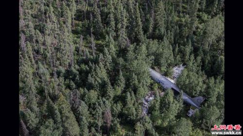 70年前，一架寇蒂斯突击队C-46在加拿大马尼托巴省的树林中坠毁，机上人员生还。
