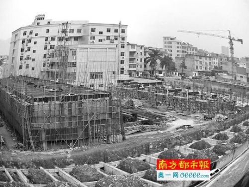 广西贫困县办公地建别墅 多名官员住宅超500平米