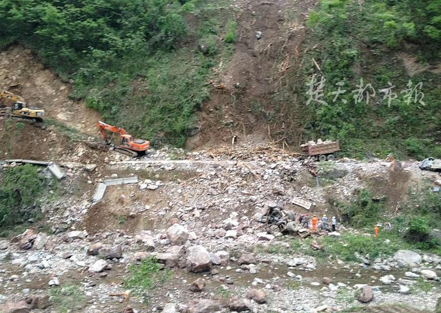 湖北宜昌水月寺镇突发山体坍塌 已致4死5伤