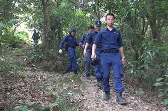 香港警方再登飞鹅山继续搜寻赎金下落（图）
