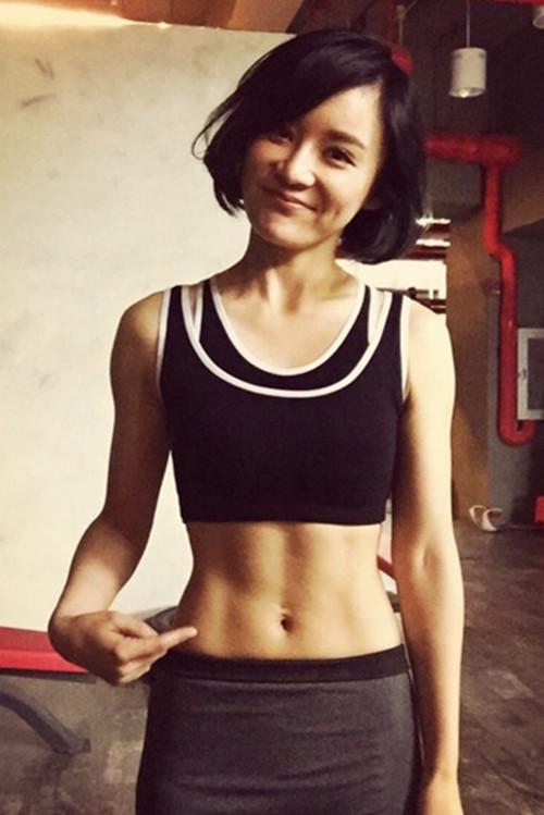 马甲线女神袁姗姗人气暴涨 女明星也有肉体饭