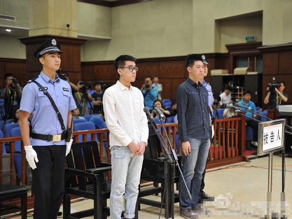 北京飙车案两司机被诉危险驾驶罪 庭上自愿认罪