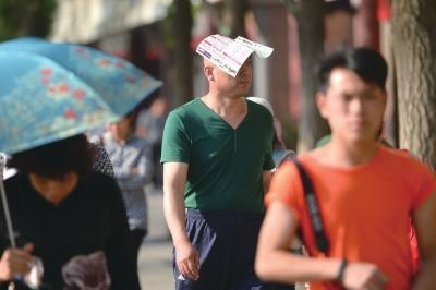 北京迎来持续高温天气 最高气温逼近35℃(图)