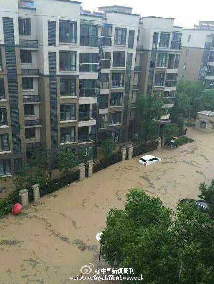 南京迎暴雨 降雨量相当于每人头上浇40吨水