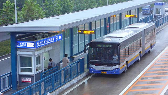 北京公交车行驶里程：去年每天绕地球90圈