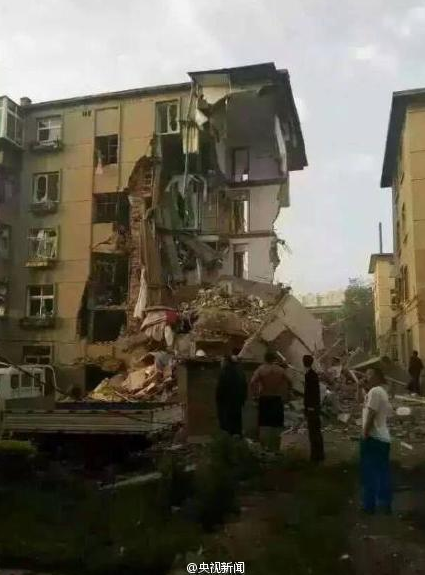 辽宁葫芦岛一居民楼发生爆炸 半扇楼体崩塌