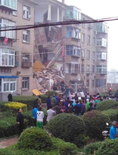 辽宁葫芦岛一居民楼发生爆炸 半扇楼体崩塌