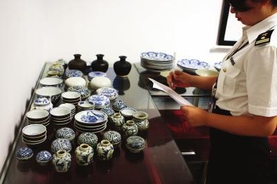 厦门海关查获174件进境文物 多为明清时瓷器