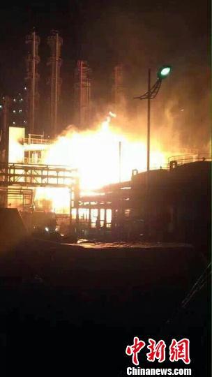 南京一化工厂爆炸仍未控制官方称暂不需要疏散居民