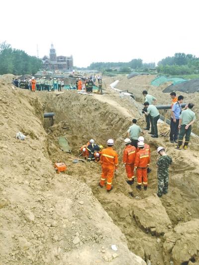 郑州一工地塌方四名工人被埋三人遇难