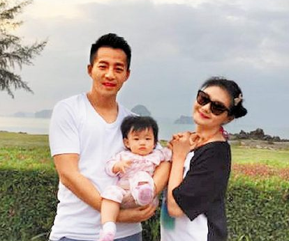 大S女儿长得像谁？一家三口幼时照似三胞胎