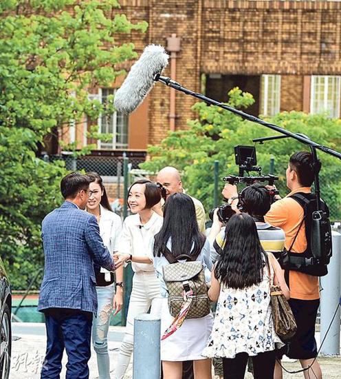 7年并不痒!李嘉欣与老公许晋亨甜蜜亲吻