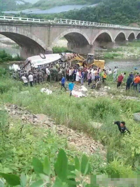 吉林旅行社大巴坠桥 9名死者均为韩国人