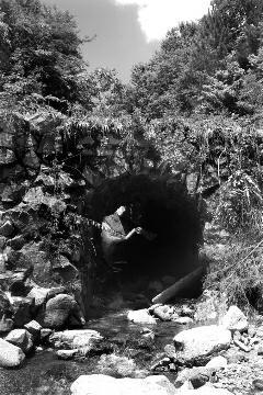 村官救灾被洪水冲走 出事前给妻子打电话报平安