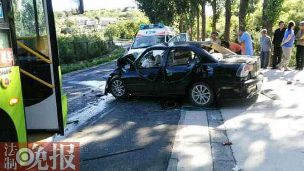 密云车祸追踪:撞击中公交车乘客摔下座椅