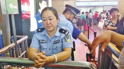 北京西站公安制证怪状:办一临时证明需排3小时