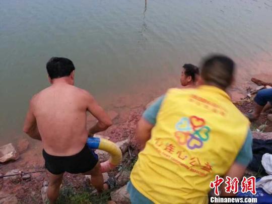 图为广东惠州接连发生4起溺水事故 3人死亡1人救治中 严初 摄