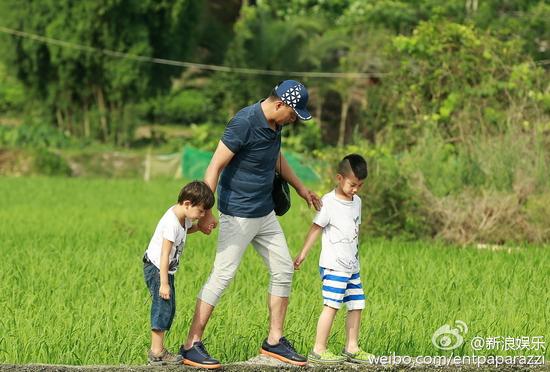 胡军帮刘烨照顾诺一