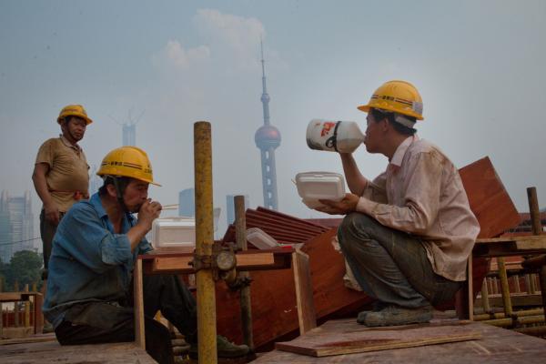 新华社批多地高温津贴被克扣:损国家法治形象