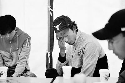 濒危物种湟鱼遭盗捕 26岁志愿者拆解渔网时遇难