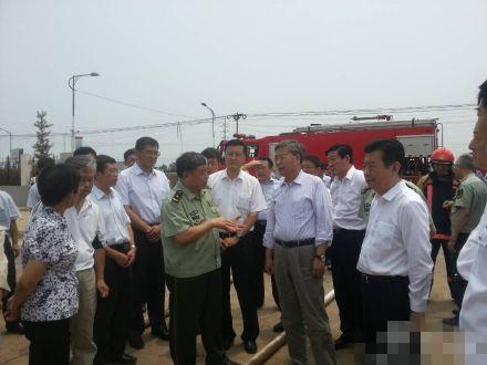 山东省长郭树清抵达日照事故处理现场(图)