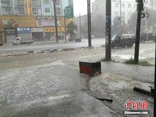 南方洪涝风雹灾情持续发展 已致8人死亡1人失踪