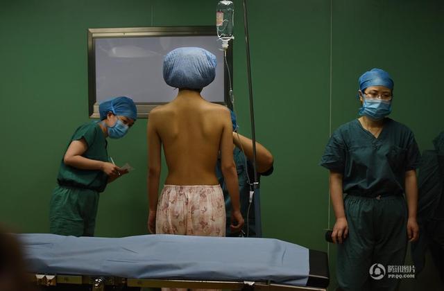 安徽女模特自曝隆胸手术全过程(组图)