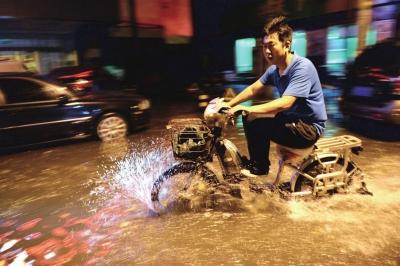 北京迎来今年来最强降雨 全市1600余人转移(图)
