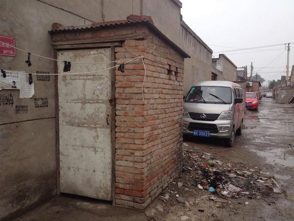 媒体称北京五环外农村没人种地 租房给打工者 