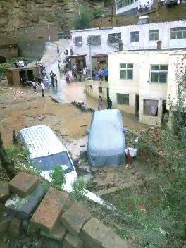 陕西子洲县遭暴雨袭击 90后女护士被冲走遇难