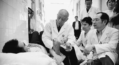 披肝沥胆铸医魂——追记解放军总医院专家组原组长、中国工程院院士黄志强（下）