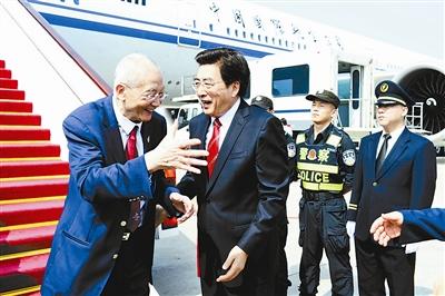 北京申冬奥代表团凯旋 栗战书郭金龙到场接机