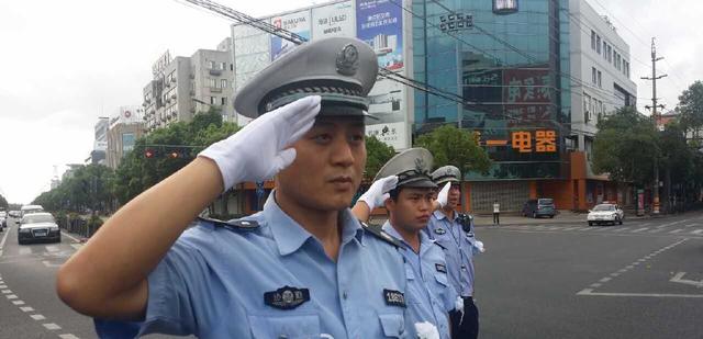 浙江慈溪民警执勤中被撞倒遭碾压遇难 年仅33岁