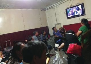 团伙冒充车站工作人员坑乘客 用乘车证当车票卖