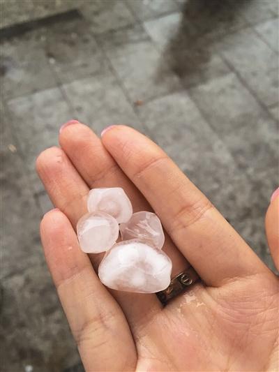 北京多地同时现冰雹大如鸽子蛋 多处积水严重