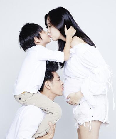 林志颖承认娇妻怀二胎 晒一家亲吻温馨合照
