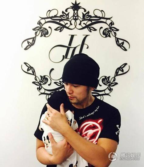 周杰伦女儿满月昆凌出月子 一家被曝赴日旅游