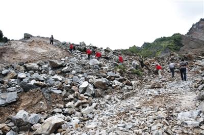 陕西山体滑坡事发前已有落石 最小失踪者仅8个月