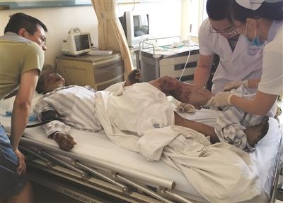 首位获救消防员父亲：发生火灾肯定上 这是义务