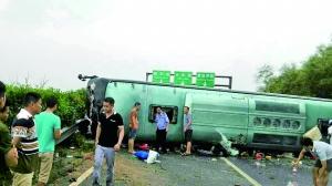 深汕高速私家车与大巴相撞 致6人遇难37人伤