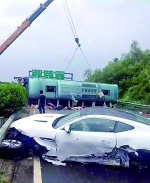 深汕高速私家车与大巴相撞 致6人遇难37人伤