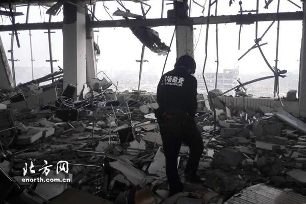 冒着危险为给逝者交代