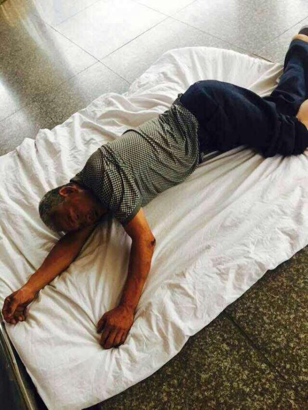 陕西村民遭村支书之子率众殴打“被逼下跪”