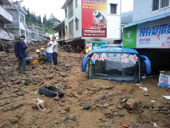 四川叙永爆发山洪大巴被埋没 已致13人遇难