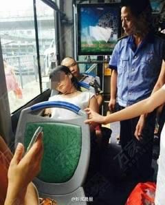 合肥女子公交上逼小学生让座 态度蛮横自称老师