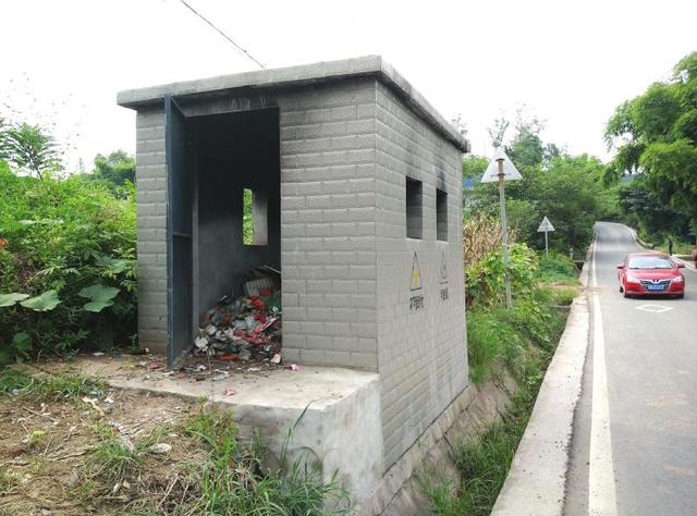 四川广安农村现“豪华”垃圾站 配备防盗门(图)