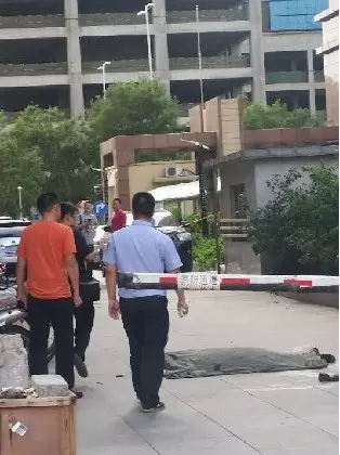 沈阳五旬男子从股票交易中心坠楼身亡