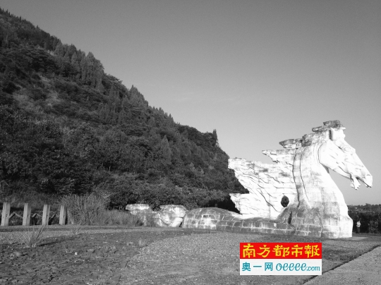 南充原副市长多次贿选后当选 与女下属关系密切