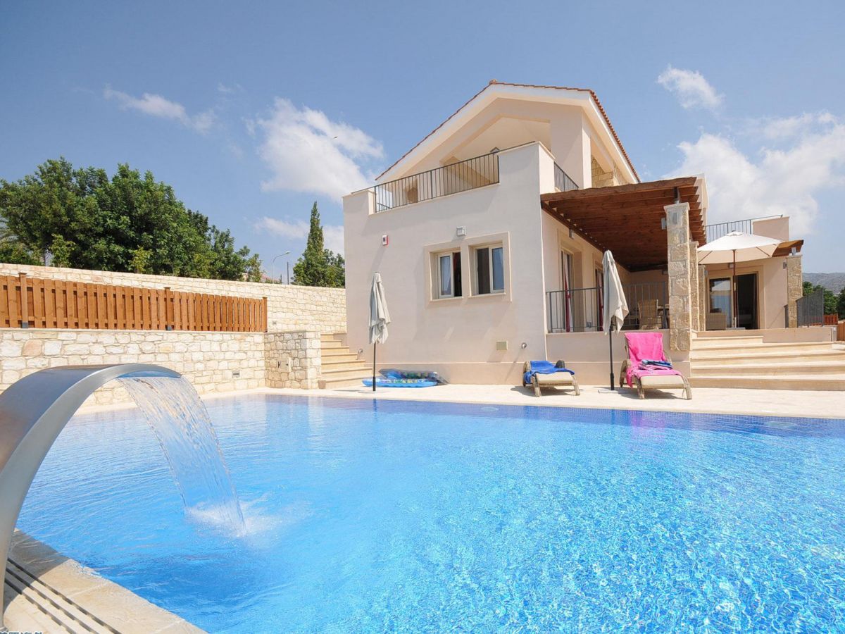 划算!170万买房全家拿欧盟绿卡