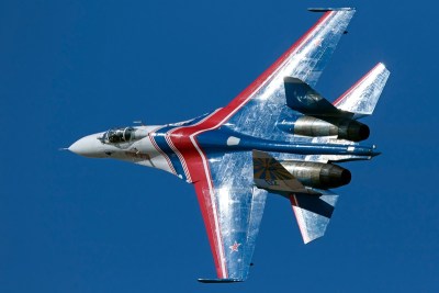 莫斯科航展抢先看:别200空投俄国旗三色烟